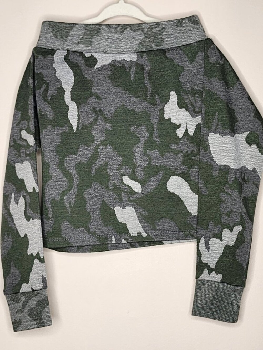 On S'en Fout Des Garçons Cropped Sweatshirt — Camo, Size 8